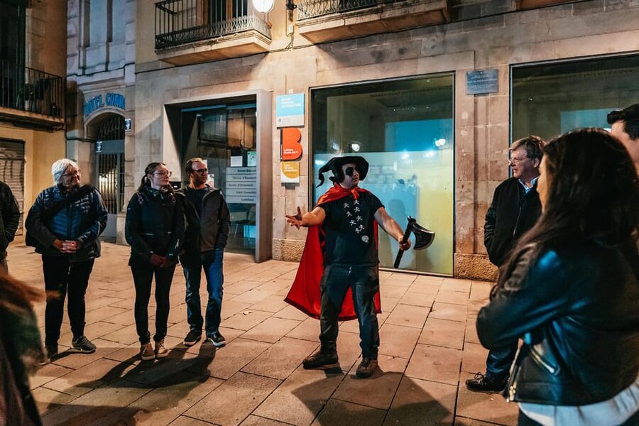 Barcelona: Gothic Quarter Ghosts and Legends Walking Tour - The guides make the difference