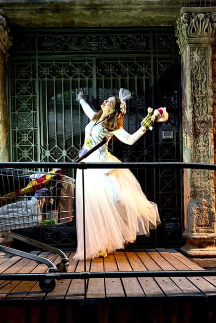 Barcelona: Gothic Quarter immersive walking tour - Who will enjoy this most