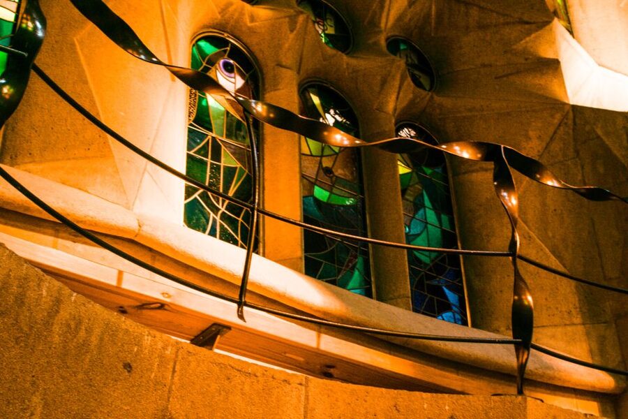 Barcelona: Gothic Quarter & La Sagrada Familia Private Tour - Park Güell, with time to explore independently