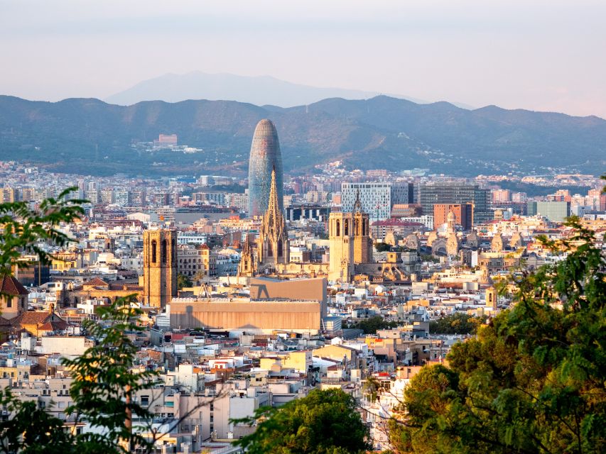 Barcelona: Gothic Quarter & La Sagrada Familia Private Tour - Entering La Sagrada Família with an audio guide