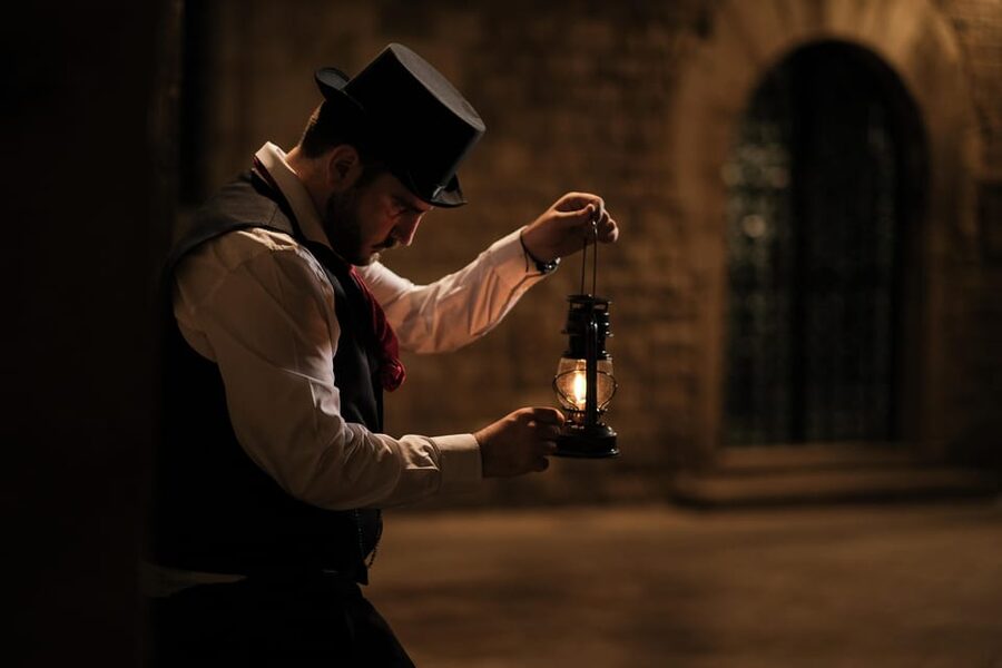 Barcelona: Gothic Quarter Night Walk Mysteries and Legends - Meeting the lantern at Plaça de Ramon Berenguer el Gran