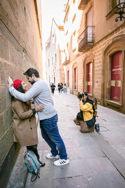 Barcelona: Gothic Quarter Private Photoshoot Experience - Why a short photo session works so well in Barcelona
