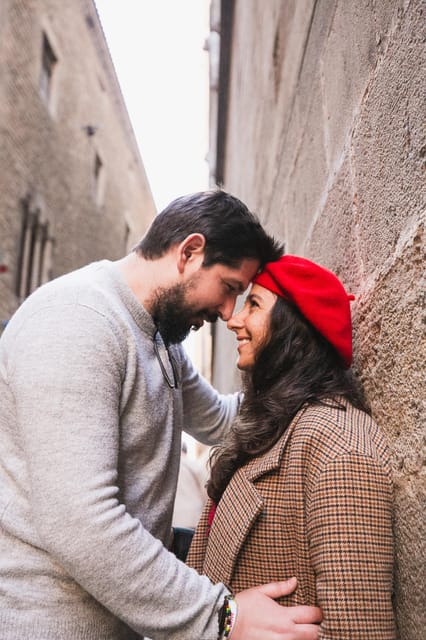 Barcelona: Gothic Quarter Private Photoshoot Experience - Walking the Gothic Quarter for better backgrounds