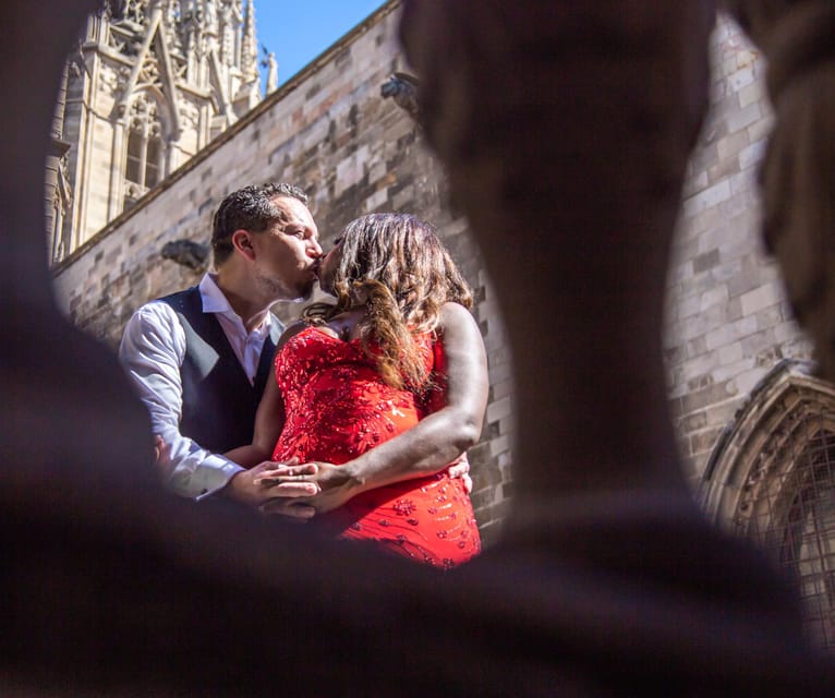 Barcelona: Gothic Quarter Private Photoshoot Experience - Practical timing and comfort tips