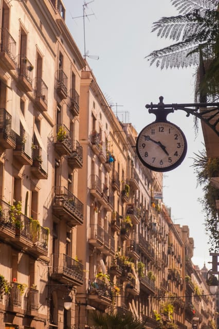 Barcelona: Gothic Quarter's Deepest Secrets Tour and Sangria - Ending at Barceloneta, with sangria and local advice