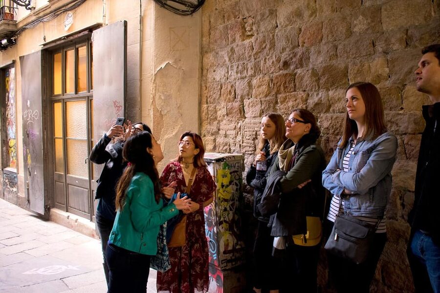 Barcelona: Gothic Quarter's Deepest Secrets Tour and Sangria - Who should book this Gothic Quarter walk?