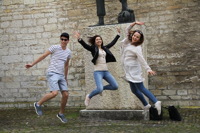 Barcelona Gothic Quarter Scavenger Hunt and City Highlights Walking Tour - Plaça del Rei and Barcelona’s grand first impressions