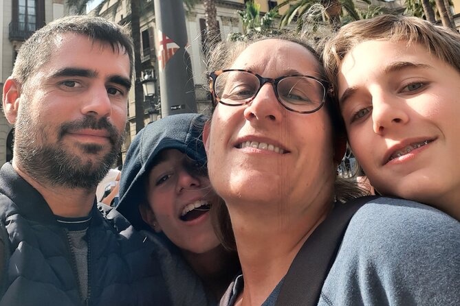 Barcelona Gothic Quarter Scavenger Hunt and City Highlights Walking Tour - Plaza del Pi and the pleasure of a slower route