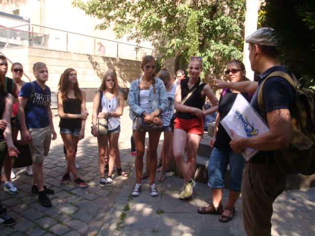 Barcelona: Gothic Quarter Walking Tour - Civil War scars and the mulberry grave
