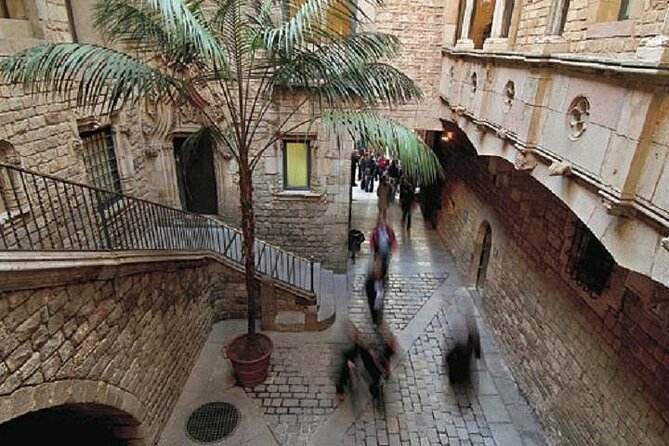 Barcelona: Gothic Quarter Walking Tour - Small lanes, romantic squares, and darker stories