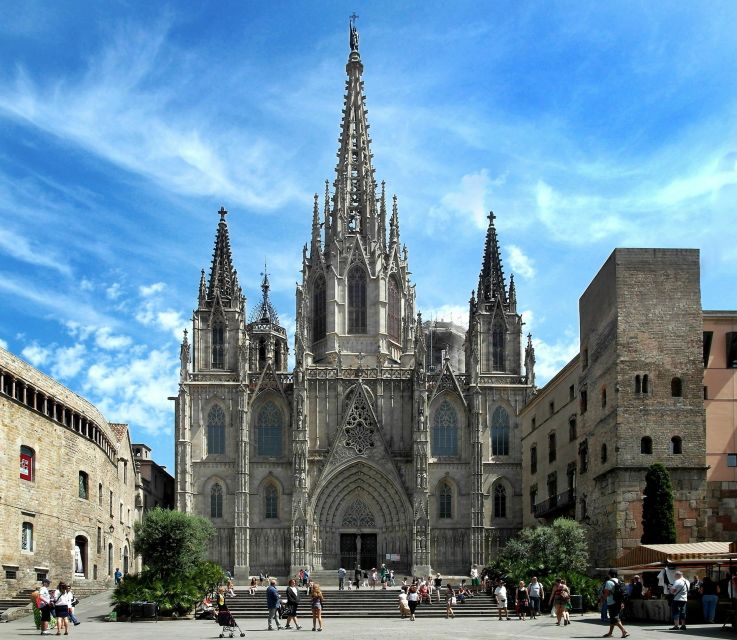Barcelona: Gothic Quarter Walking Tour with Optional Pintxos - Starting at the Fountain of the Six Putti