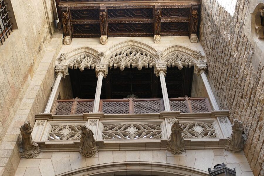 Barcelona: Gothic Quarter Walking Tour with Optional Pintxos - Finding Roman Barcelona in the Gothic Quarter