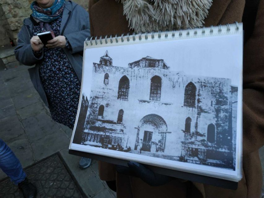 Barcelona: Gothic Quarter Walking Tour with Optional Pintxos - Nova Square and the Gothic cathedral