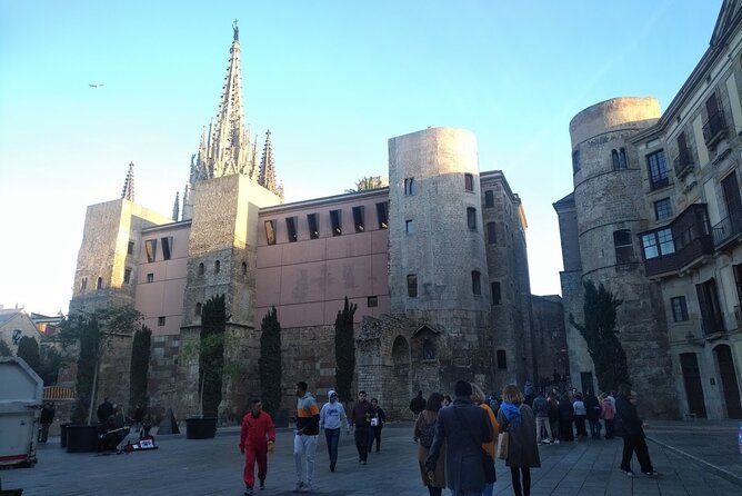 Barcelona Gothic Quarter Walking Tour with Tapas - Barcelona Cathedral and the cost of going inside