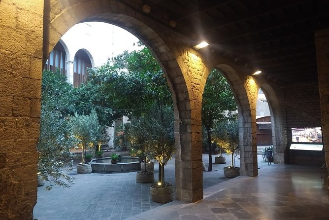 Barcelona Gothic Quarter Walking Tour with Tapas - Ending at Craft Barcelona with optional pintxos