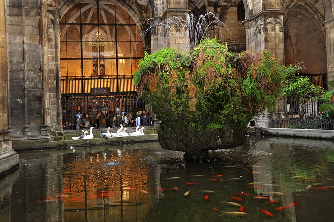 Barcelona: Gothic Quarter Walking Tour - Starting at Plaça de Catalunya