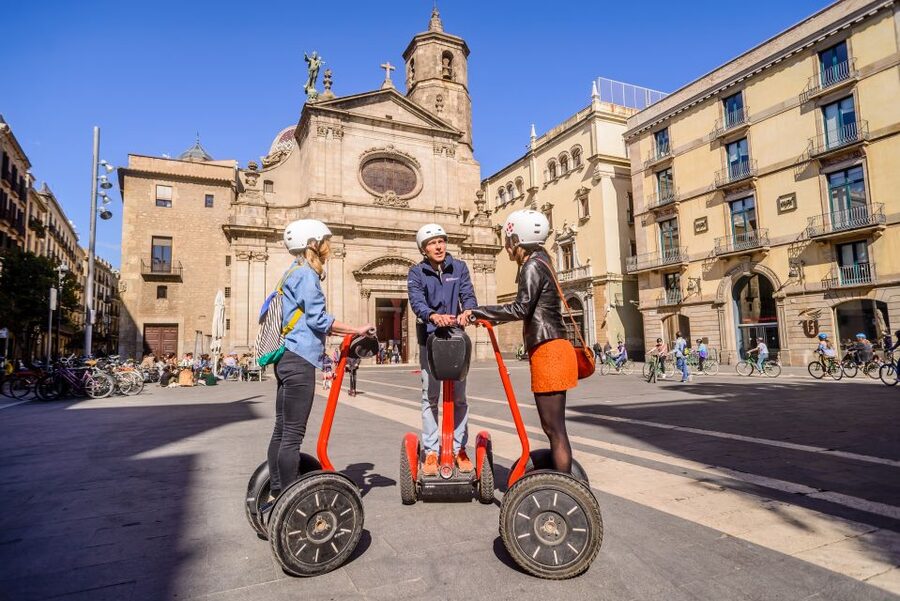 Barcelona Grand 2-Hour Segway Tour - Guides, language, and group size