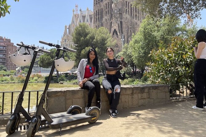 Barcelona Guided 2 hour E-Scooter Tour - Starting beneath the Arc de Triomf