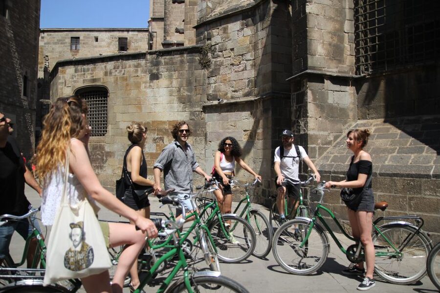 Barcelona: Guided Bike or E-Bike City Tour - Who should book this Barcelona bike tour?