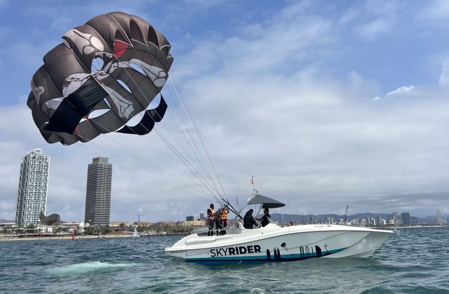 Barcelona: Guided Parasailing Experience - Landing Back on the Boat