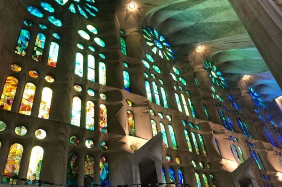 Barcelona: Guided Sagrada Familia Tour & Skip-The-Line Entry - Starting at Plaça de Gaudí