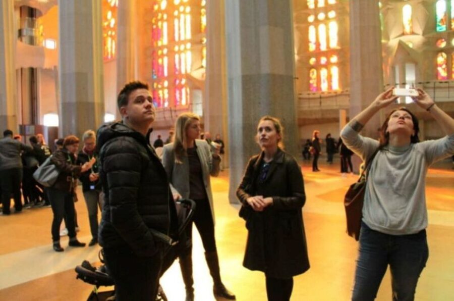 Barcelona: Guided Sagrada Familia Tour & Skip-The-Line Entry - Who Should Book This Sagrada Familia Tour?