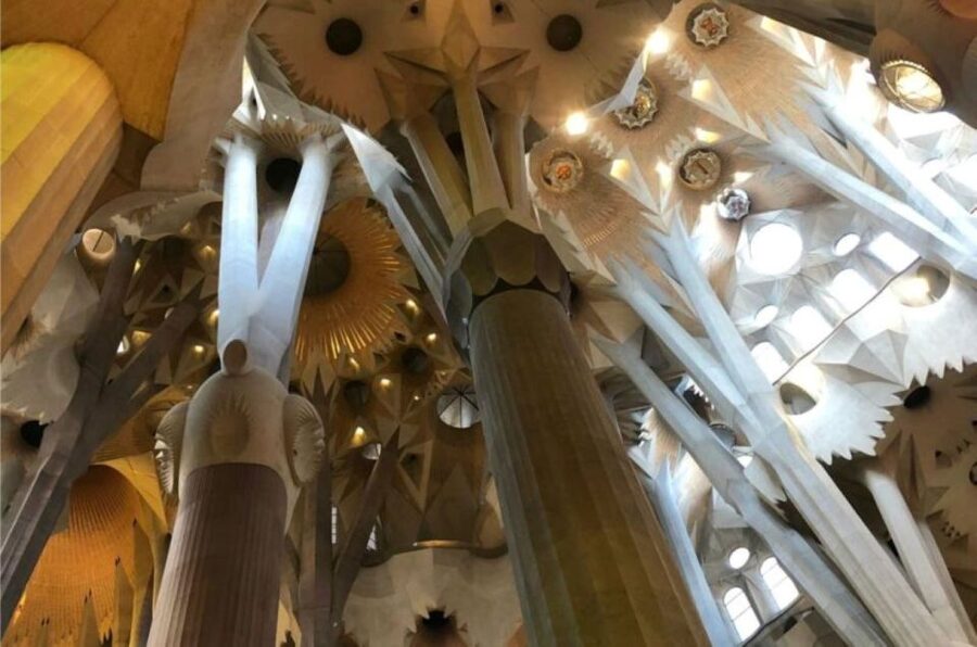 Barcelona: Guided Sagrada Familia Tour & Skip-The-Line Entry - Entering Through a Separate Line