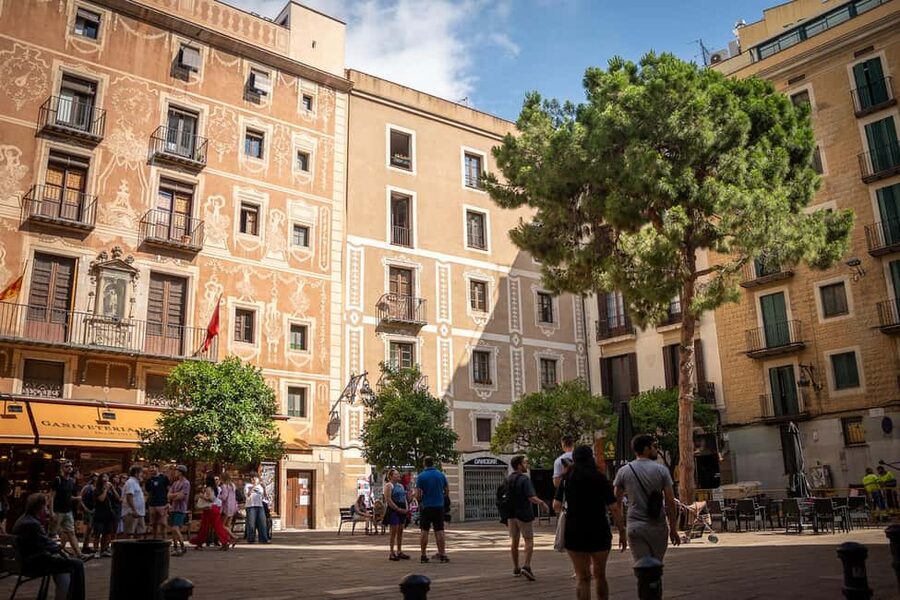 Barcelona guided tour in French - Quizzes, images, and stories instead of a formal lecture