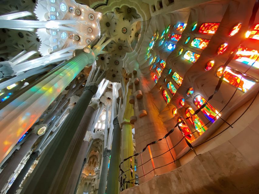 Barcelona: Guided Tour of Sagrada Familia - Why an evening visit changes Sagrada Familia