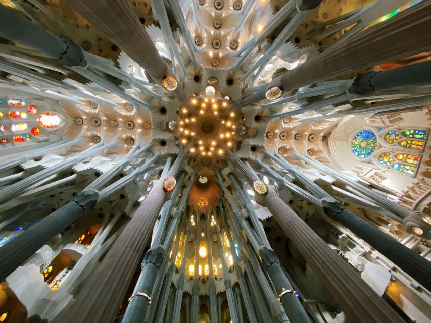 Barcelona: Guided Tour of Sagrada Familia - What makes the guides especially useful