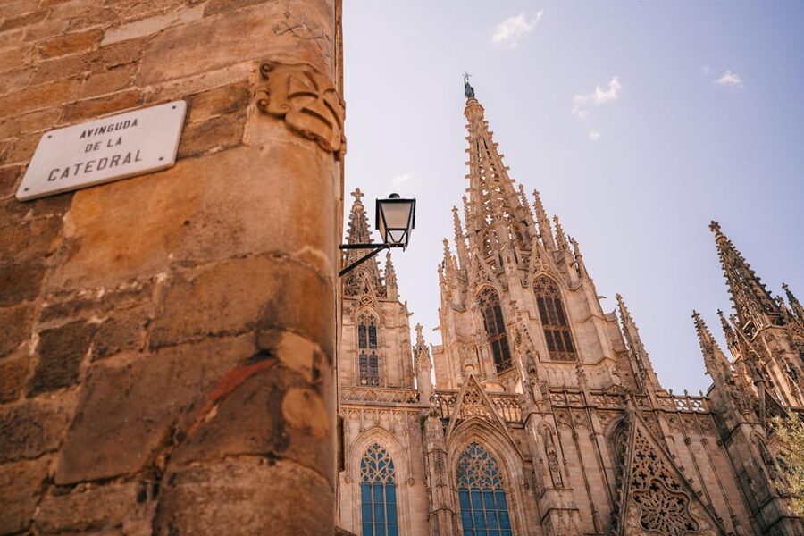 Barcelona: Guided Walking City Tour, Cable Car & Boat Ride - From the cable car to San Sebastián and Barceloneta