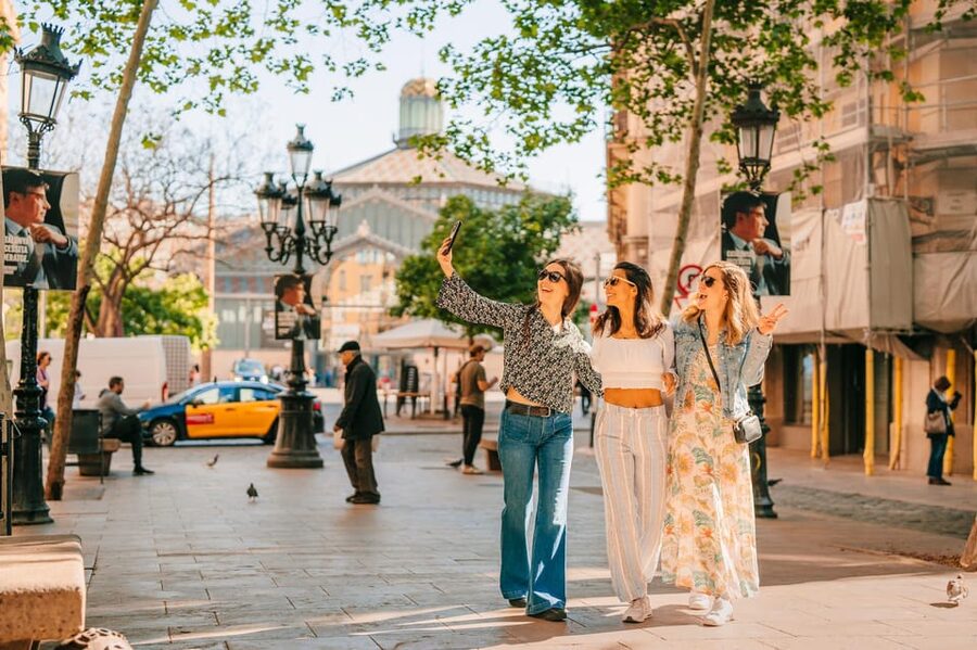 Barcelona: Guided Walking City Tour, Cable Car & Boat Ride - A short harbor ride past Port Vell