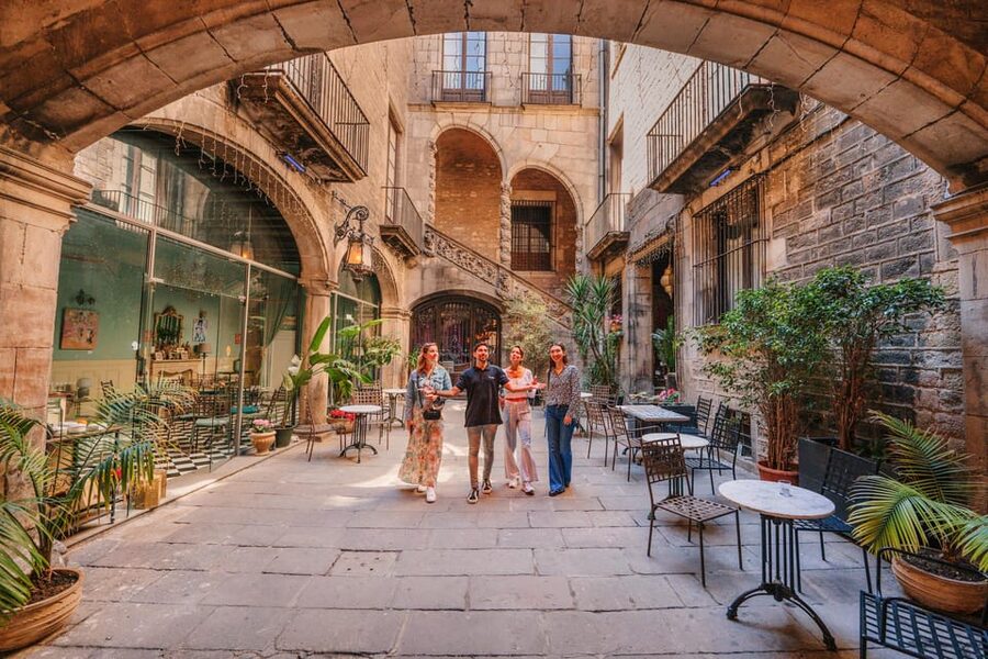 Barcelona: Guided Walking City Tour, Cable Car & Boat Ride - Finishing at Barcelona Cathedral
