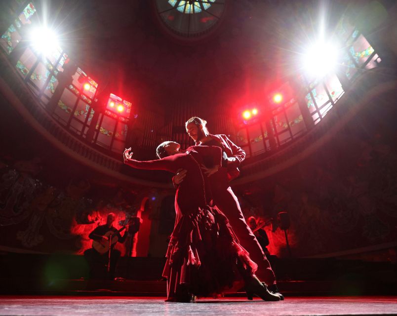 Barcelona: Guitar Trio & Dance @ Palau de la Música - Who will enjoy this Barcelona evening most?