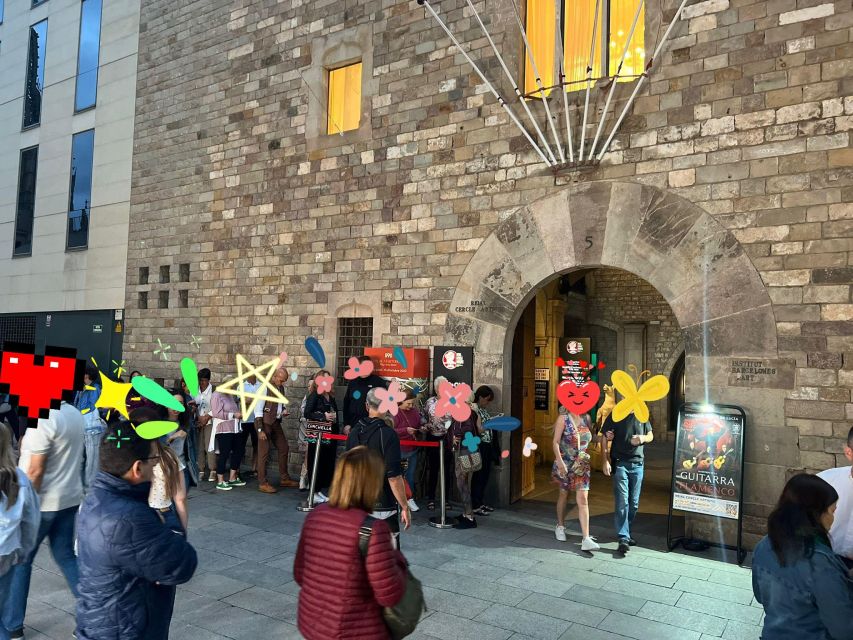 Barcelona: Guitar Trio & Flamenco Dance @Pignatelli Castle - Three guitars, one flamenco stage