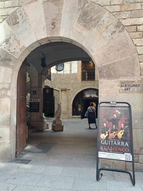 Barcelona: Guitar Trio & Flamenco Dance @Pignatelli Castle - A historic setting in the Gothic Quarter
