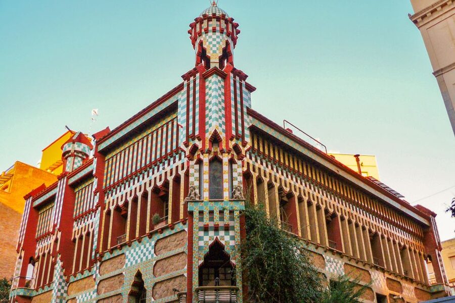 Barcelona: Half Day Tour on Sidecar Motorcycle - The extended Gaudí route through Sant Pau, Park Güell, and Gràcia