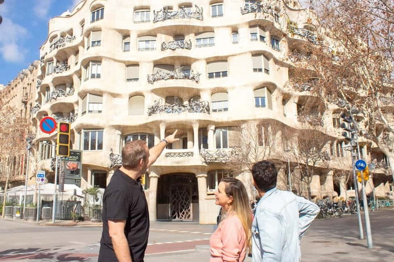Barcelona: Helicopter Flight, Boat Ride, and Walking Tour - From Plaça Catalunya to the Gothic Quarter