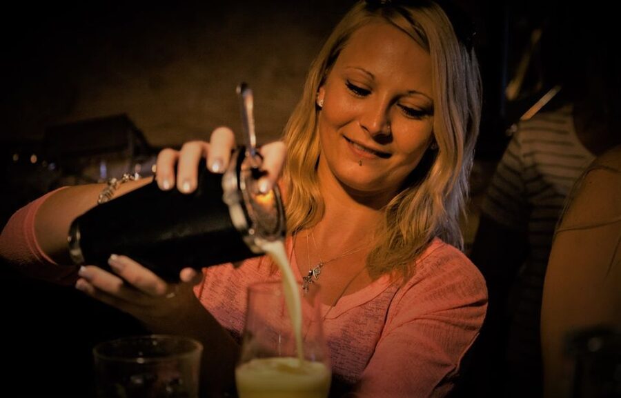 Barcelona: Hen Party Cocktail Class - Starting with cocktails in central Barcelona