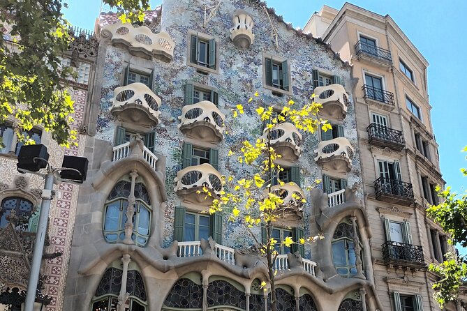 Barcelona Highlights Bike Tour - Riding through the Gothic Quarter