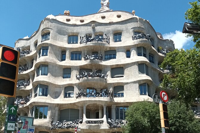 Barcelona Highlights Bike Tour - Sagrada Familia as the grand finish