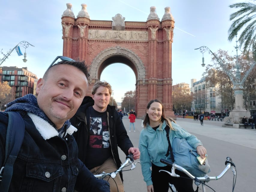 Barcelona Highlights Bike Tour - What the guide can add to the ride