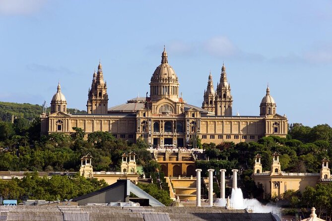Barcelona Highlights Guided Tour with Monjuic Cable Car - Key points at a glance