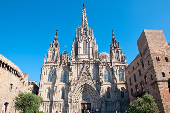 Barcelona Highlights Guided Tour with Monjuic Cable Car - What this Barcelona tour is really designed to do