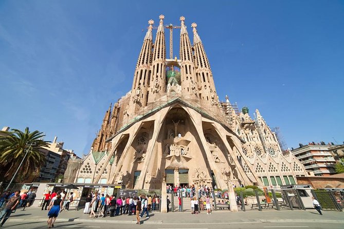 Barcelona Highlights & Montserrat with Port or Hotel Pick Up - Park Güell is the main included Gaudí visit