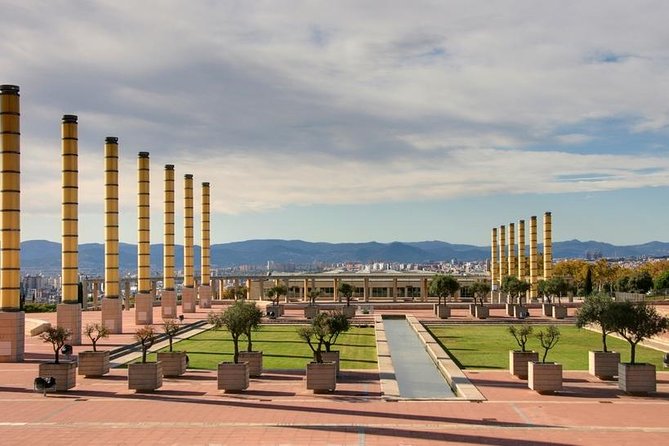 Barcelona Highlights & Montserrat with Port or Hotel Pick Up - A quick look at the waterfront and central Barcelona