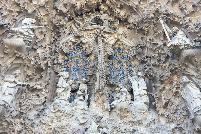Barcelona: Highlights of Sagrada Familia Max 6 People Guided Tour - Inside the basilica: color, structure, and symbols
