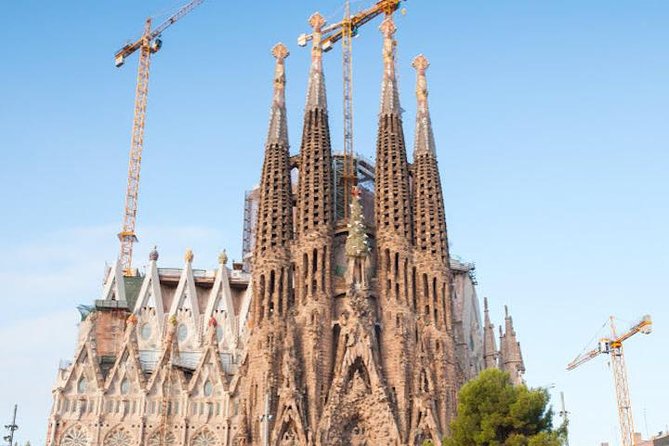 Barcelona: Highlights of Sagrada Familia Max 6 People Guided Tour - Entering with skip-the-line admission