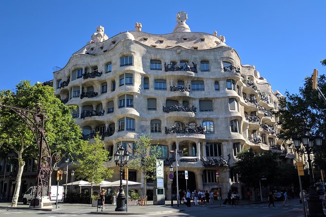Barcelona Highlights Private Tour in a chauffeured Mercedes-Benz - Montjuïc and Plaça d’Espanya: Barcelona from above and below