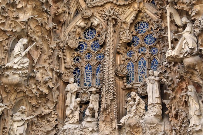 Barcelona Highlights Private Tour in a chauffeured Mercedes-Benz - Passeig de Gràcia and Gaudí’s two famous façades